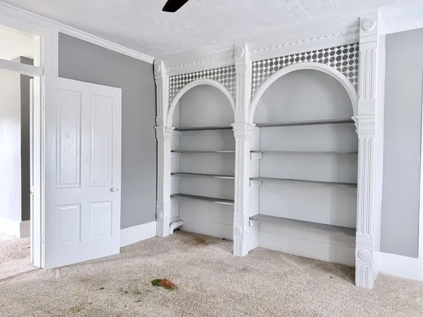 a view of a livingroom with entryway dryer and washer