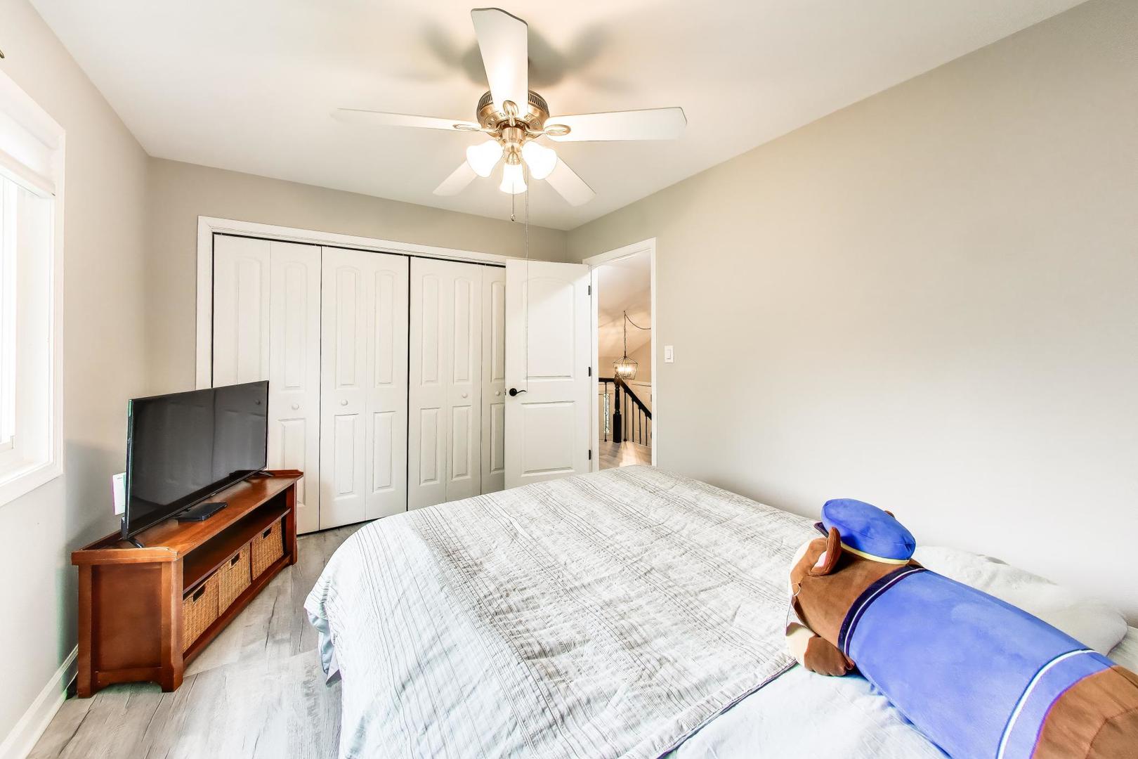 313 South Hi Lusi Avenue Mount Prospect, IL 60056 - Photo 18 of 40 a bedroom with a bed and a chandelier