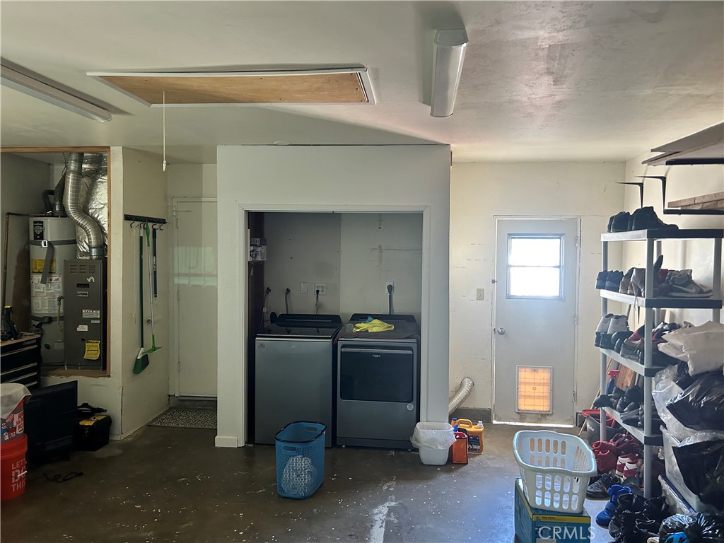 10443 Nate Way Santee, CA 92071 - Photo 19 of 27 a room with gym equipment