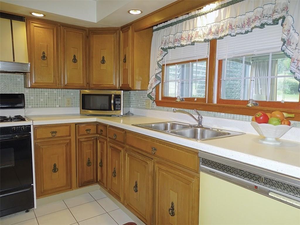 4006 Chieftan Road Irwin, PA 15642 - Photo 6 of 16 Gallery Image 6