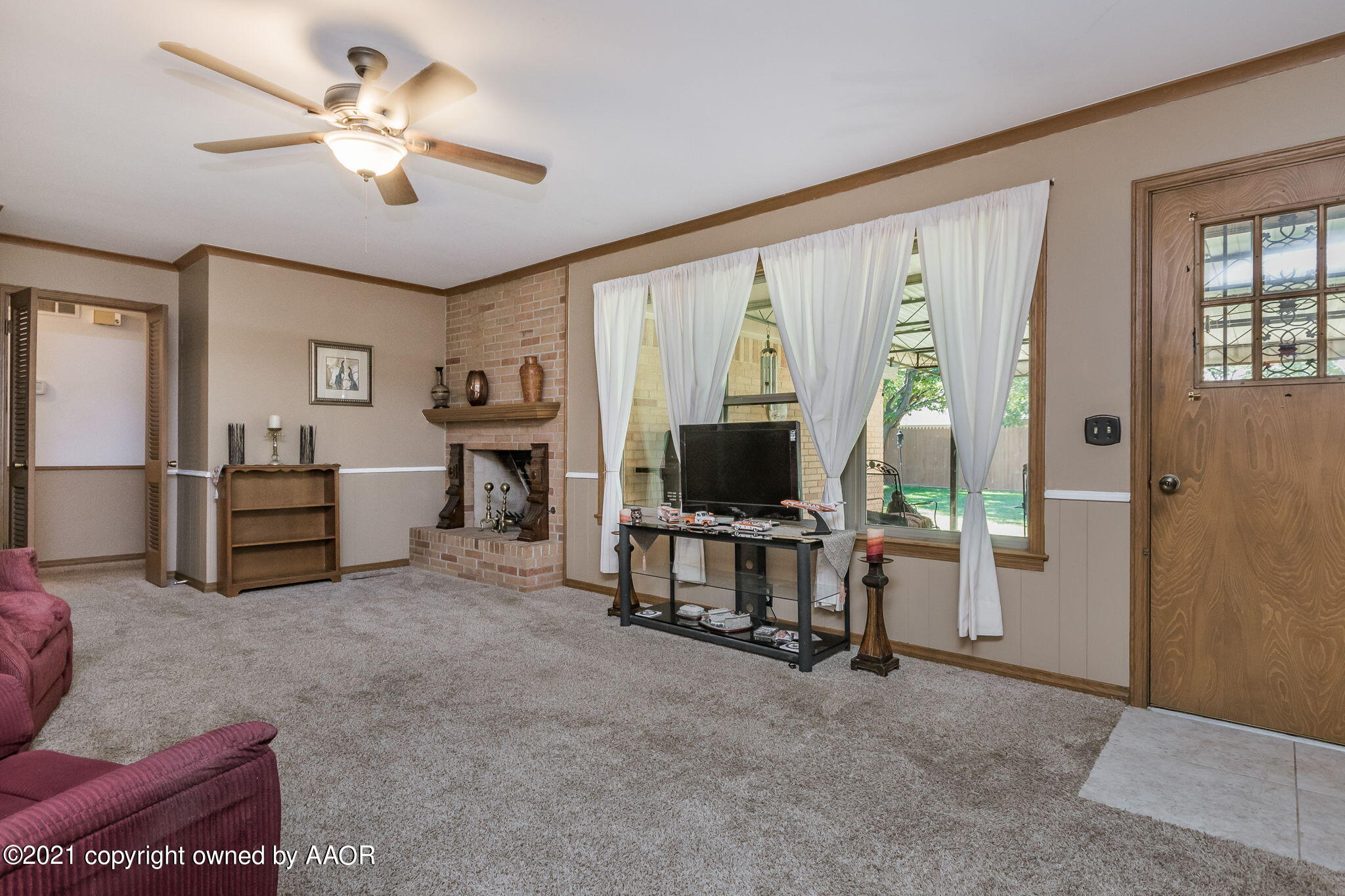 6909 Elmhurst Road Amarillo, TX 79106 - Photo 7 of 23 a view of a livingroom with furniture and a flat screen tv
