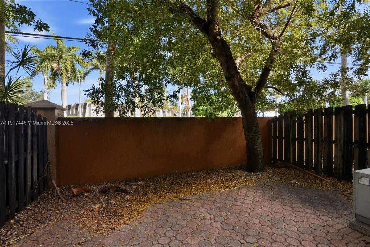 10891 Southwest 88th Terrace Miami, FL 33176 - Photo 30 of 41 a backyard of a house