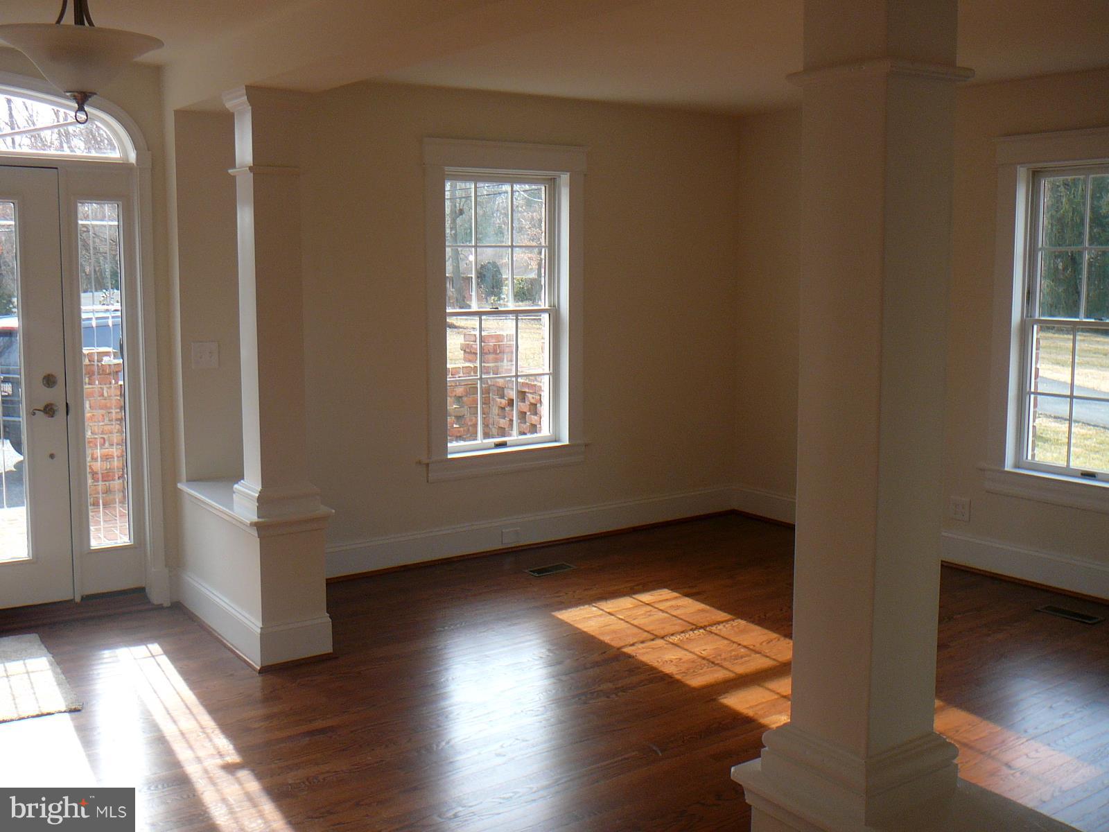 7706 Chapman Road Kingsville, MD 21087 - Photo 3 of 30 Living Room