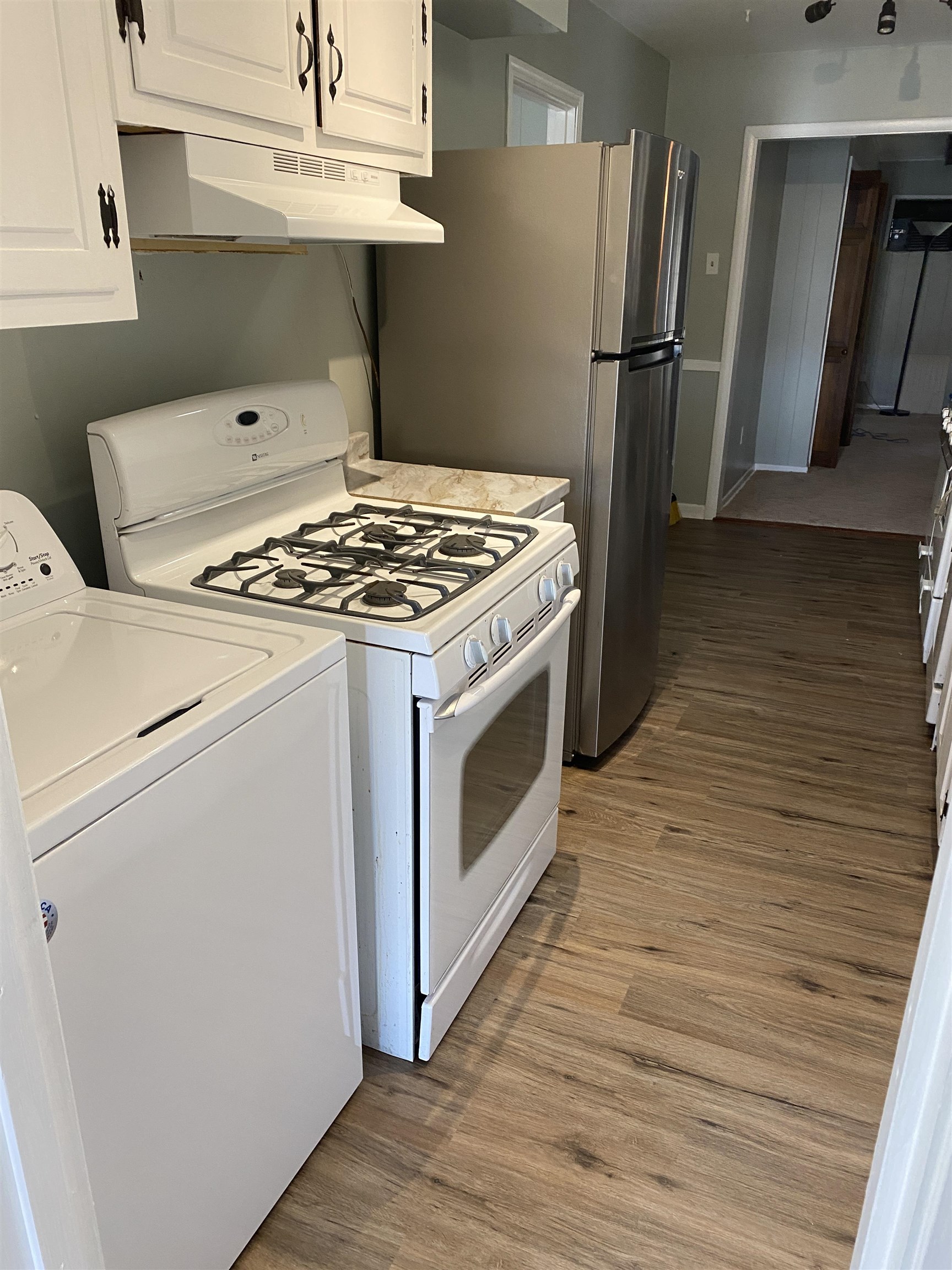 4734 Willow Road Memphis, TN 38117 - Photo 7 of 23 a stove top oven sitting inside of a kitchen