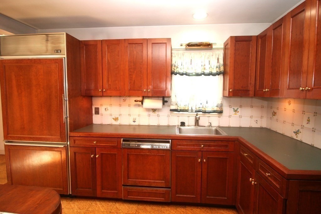 14 Robert Road Marblehead, MA 01945 - Photo 13 of 42 Gallery Image 13