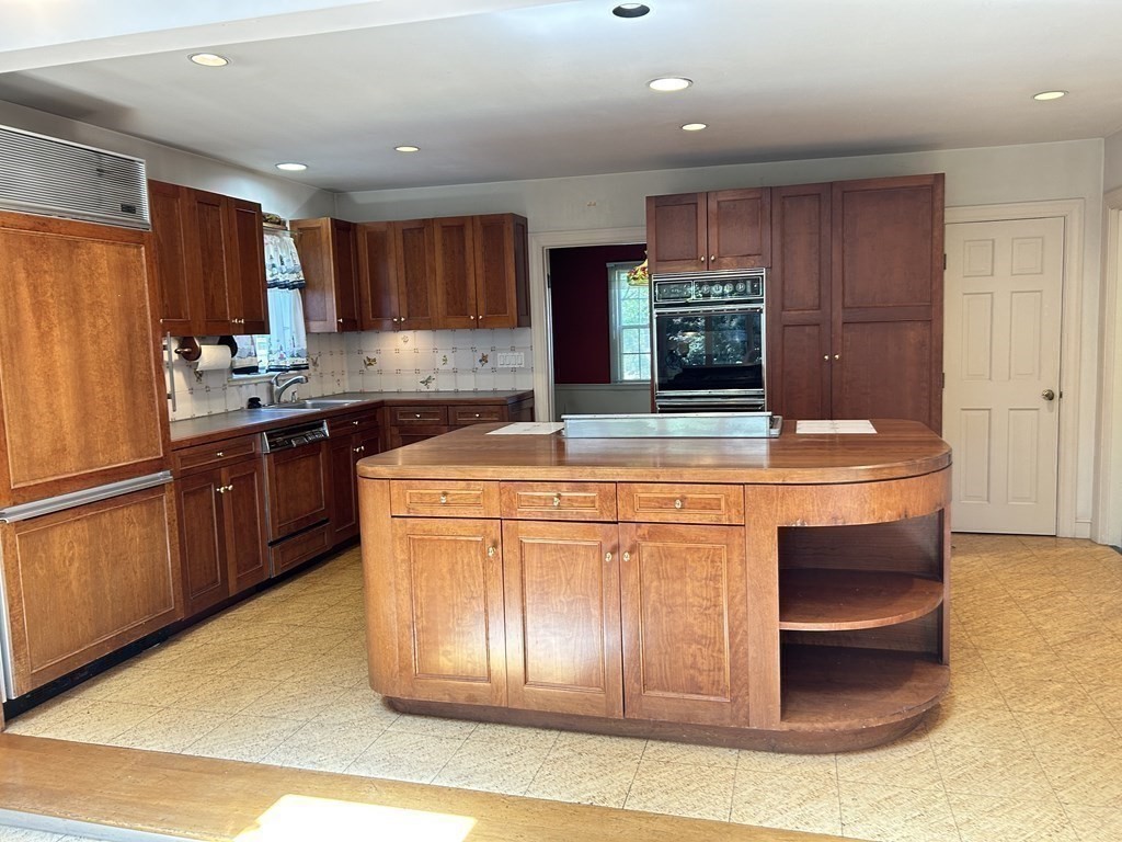 14 Robert Road Marblehead, MA 01945 - Photo 9 of 42 Gallery Image 9