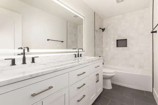 $3,950 | 5656 West Abraham Lane, Glendale, AZ 85308
