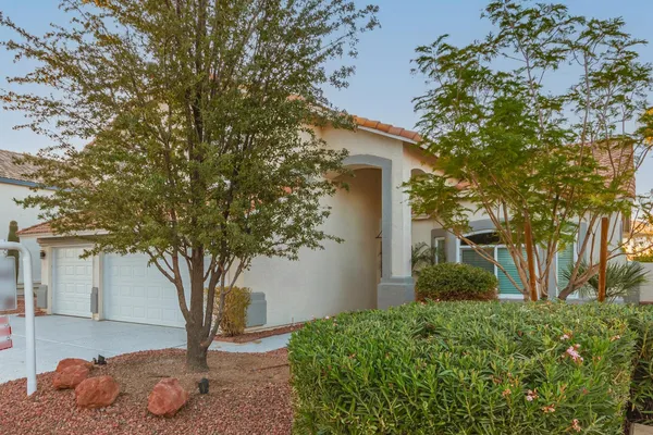 $3,950 | 5656 West Abraham Lane, Glendale, AZ 85308