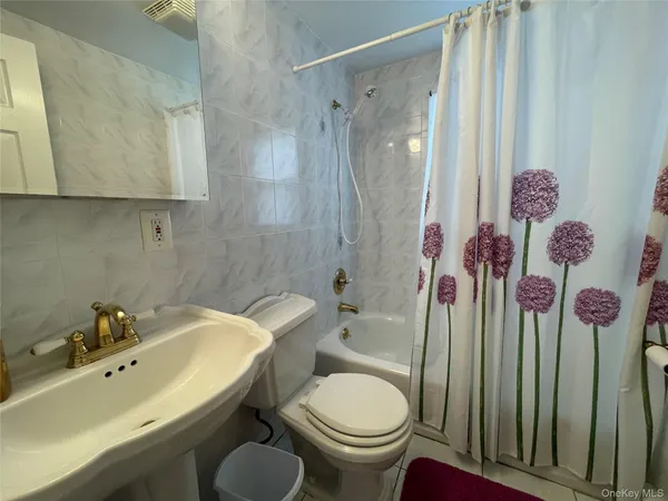 $649,990 | 70 East Neptune Avenue, Lindenhurst, NY 11757