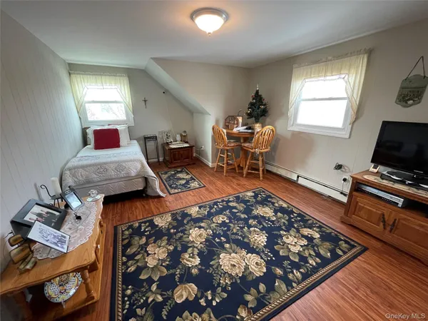 $649,990 | 70 East Neptune Avenue, Lindenhurst, NY 11757