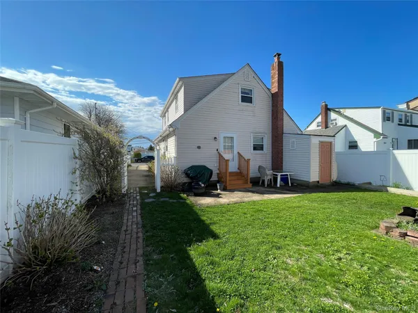 $649,990 | 70 East Neptune Avenue, Lindenhurst, NY 11757