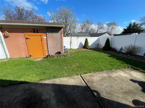$649,990 | 70 East Neptune Avenue, Lindenhurst, NY 11757