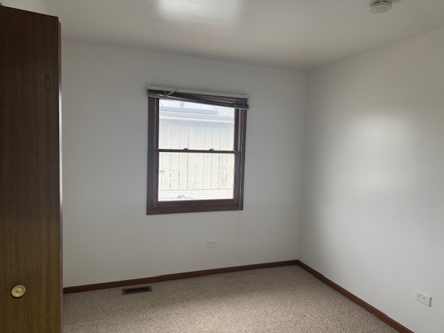 910 East 152nd Place Phoenix, IL 60426 - Photo 18 of 28 an empty room with a window