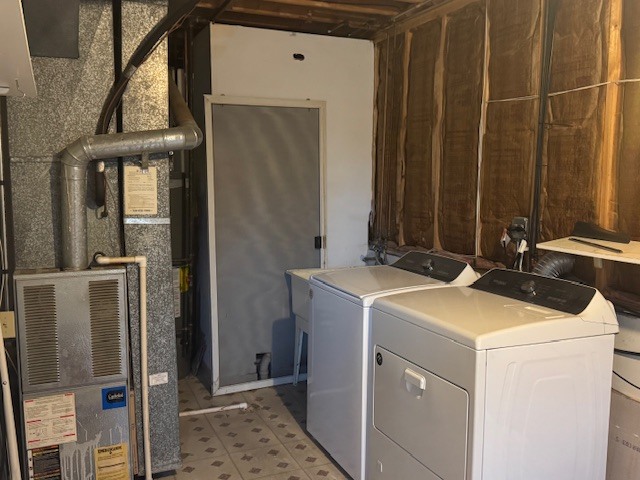 910 East 152nd Place Phoenix, IL 60426 - Photo 27 of 28 a view of bathroom