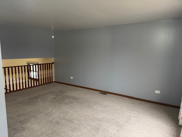 910 East 152nd Place Phoenix, IL 60426 - Photo 4 of 28 a view of a terrace