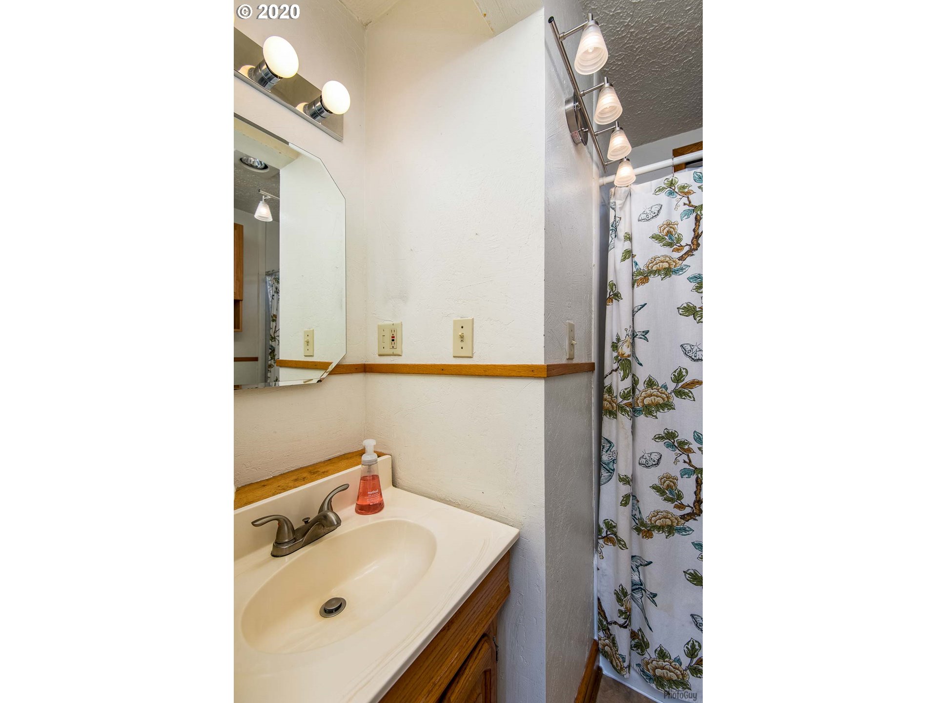 411 E Street Springfield, OR 97477 - Photo 14 of 21