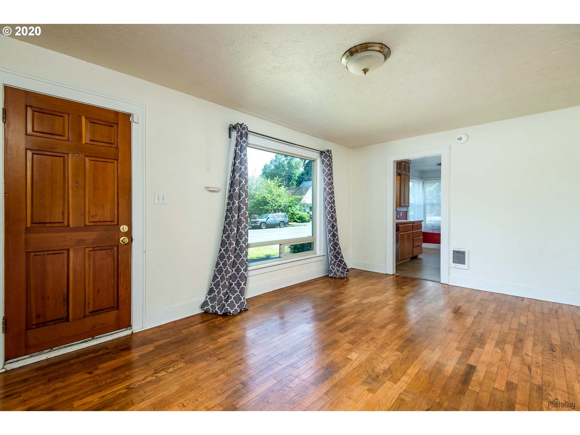 411 E Street Springfield, OR 97477 - Photo 4 of 21