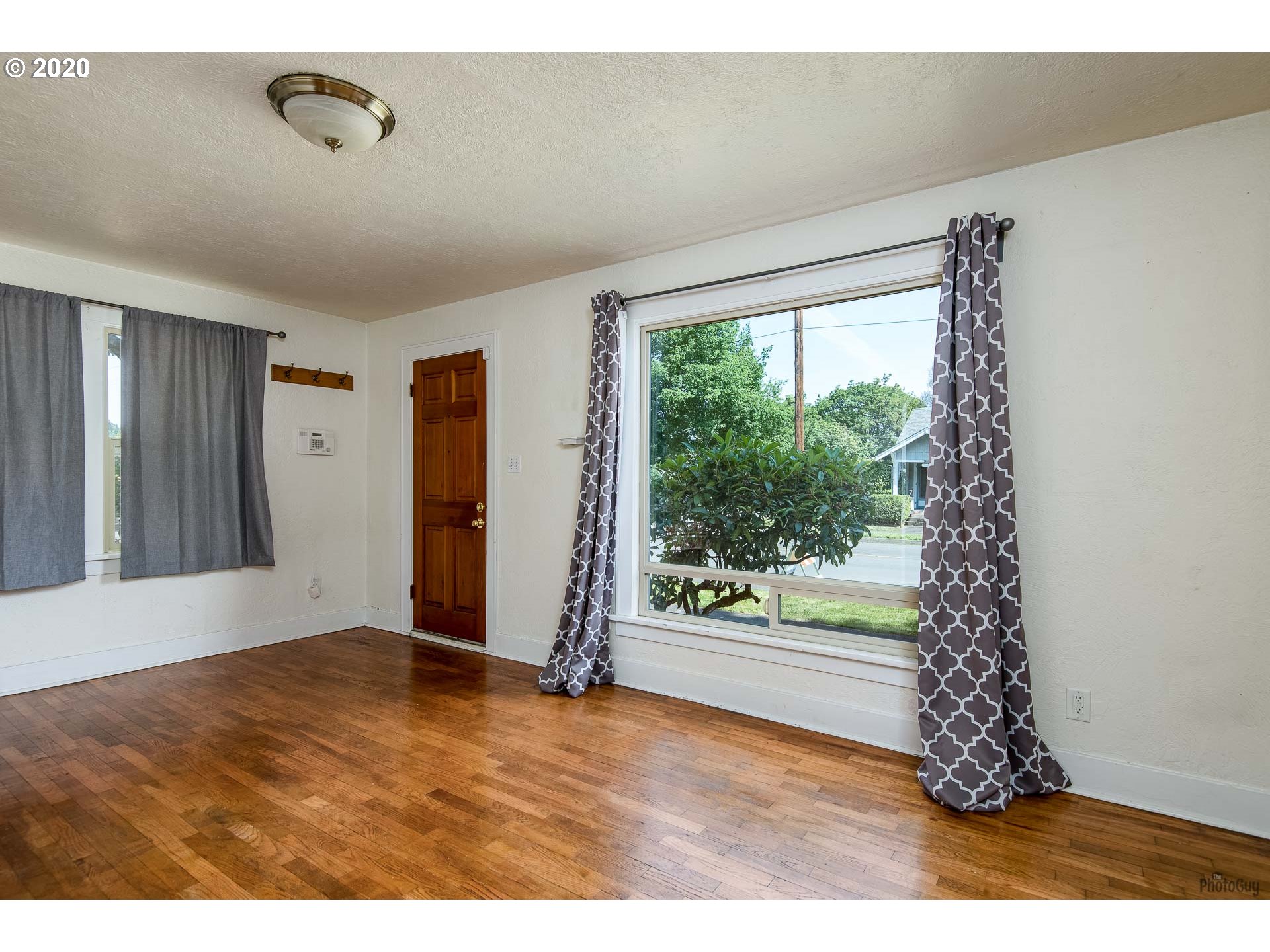 411 E Street Springfield, OR 97477 - Photo 5 of 21