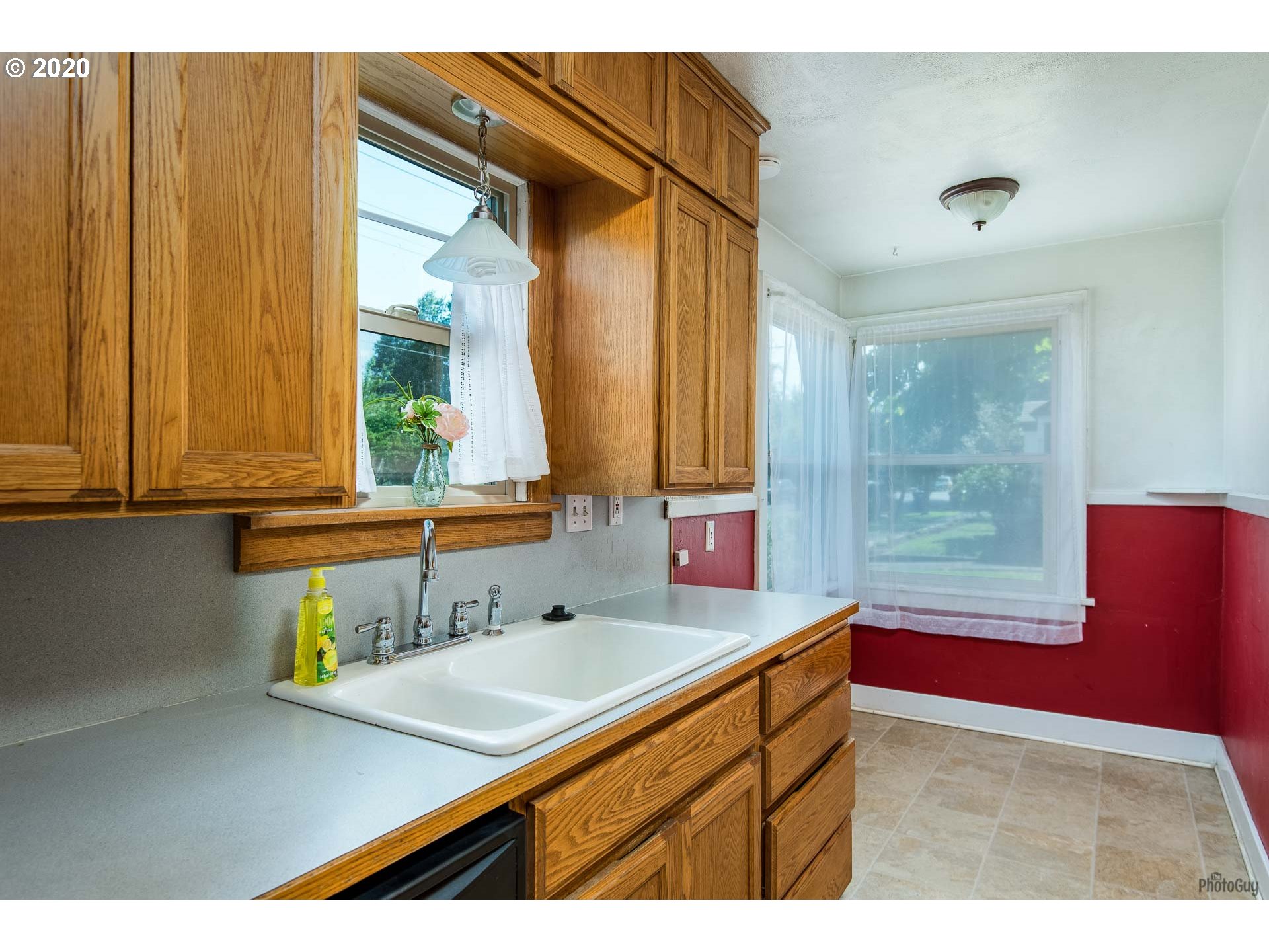 411 E Street Springfield, OR 97477 - Photo 6 of 21