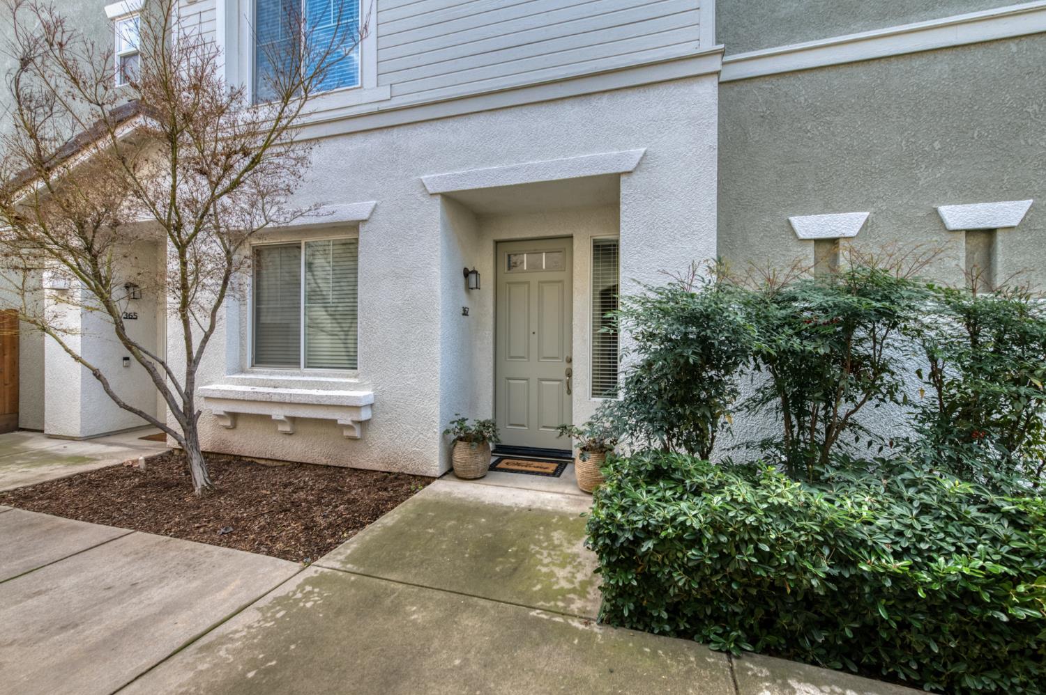 367 Raphael Lane Clovis, CA 93611 - Photo 3 of 40