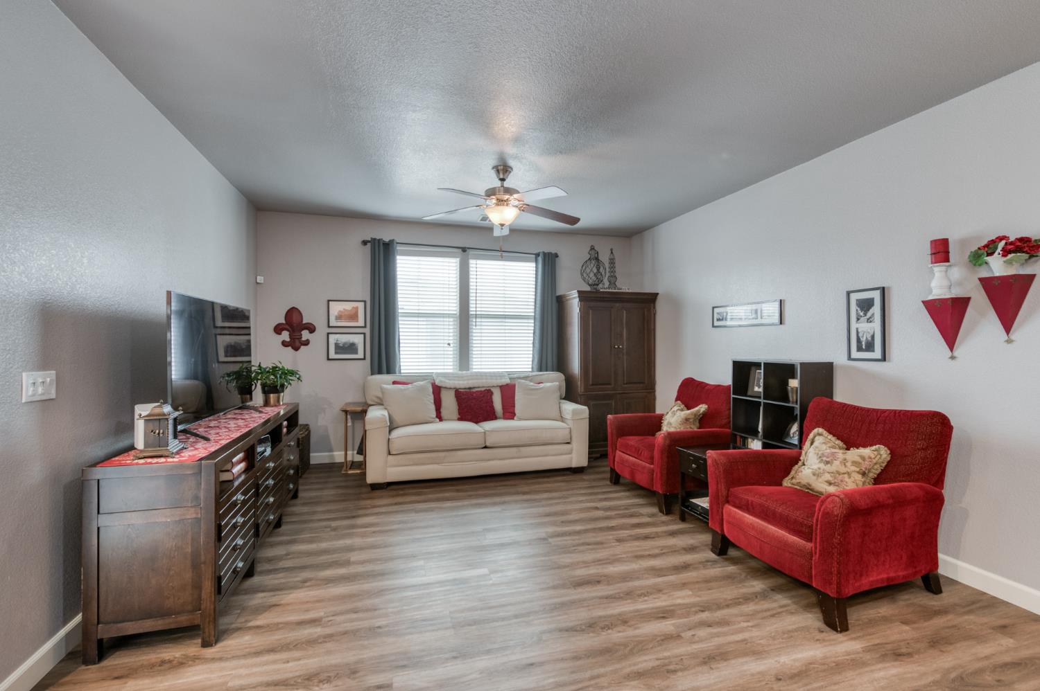 367 Raphael Lane Clovis, CA 93611 - Photo 8 of 40