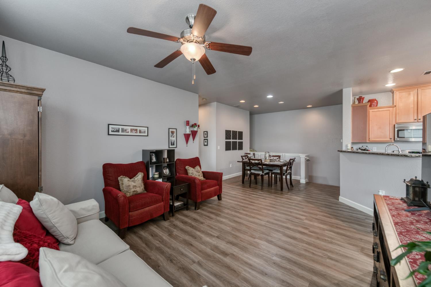 367 Raphael Lane Clovis, CA 93611 - Photo 9 of 40