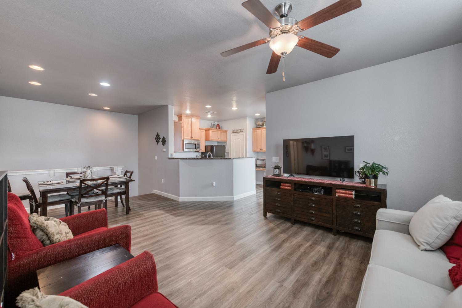 367 Raphael Lane Clovis, CA 93611 - Photo 10 of 40