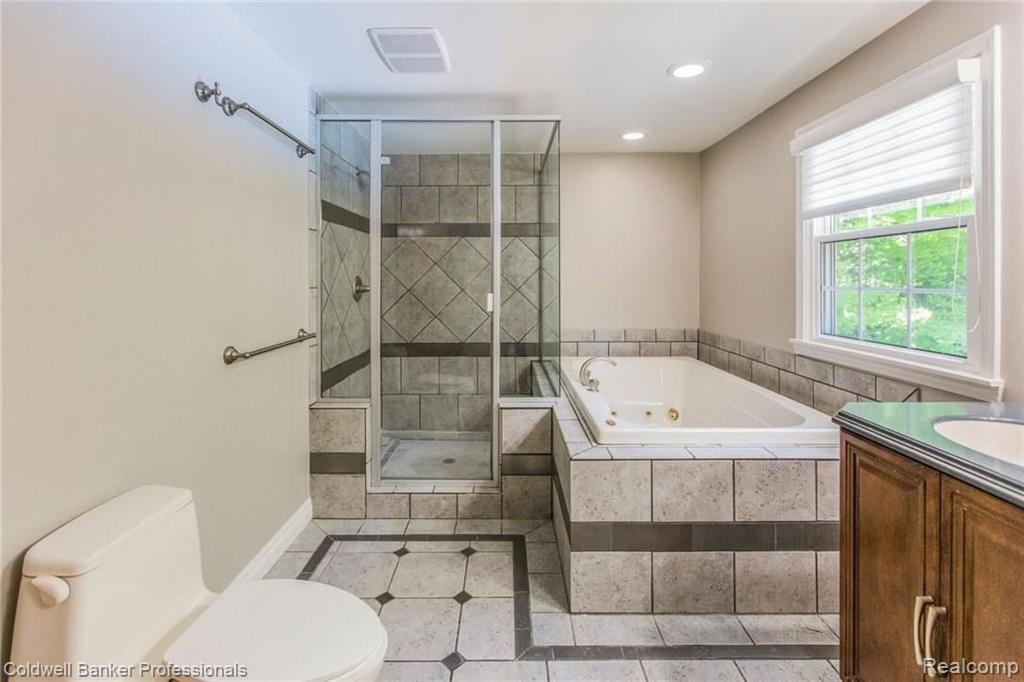 29075 Summerwood Road Farmington, MI 48334 - Photo 23 of 41