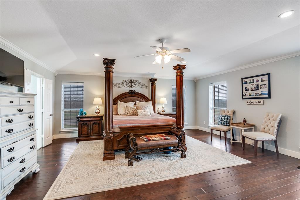 19930 County Road 324 Terrell, TX 75160 - Photo 17 of 40 a living room with furniture and a flat screen tv