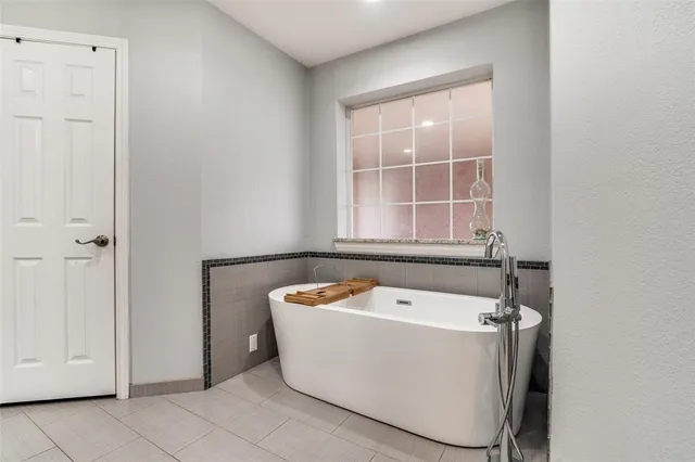 $1,250,000 | 19930 County Road 324, Terrell, TX 75160