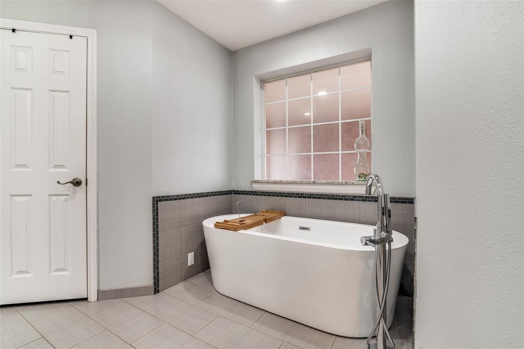 19930 County Road 324 Terrell, TX 75160 - Photo 21 of 40 a white bath tub sitting in a bathroom