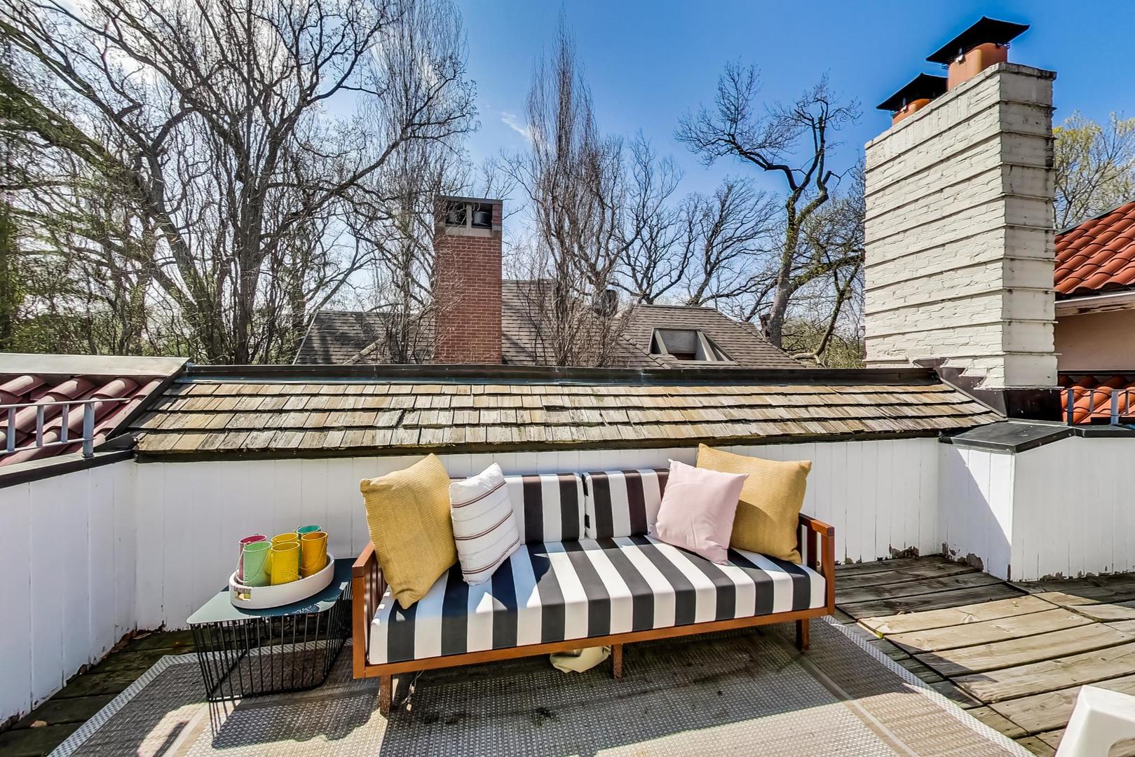 32 Crescent Place Wilmette, IL 60091 - Photo 27 of 45 a view of a chairs and table on the terrace