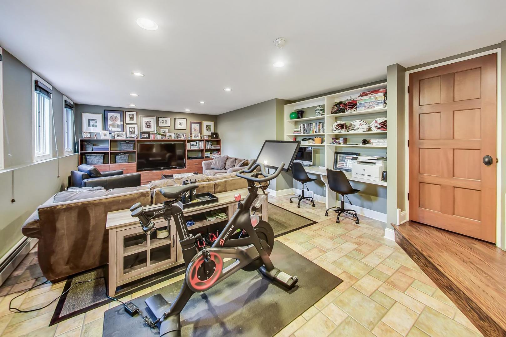 32 Crescent Place Wilmette, IL 60091 - Photo 30 of 45 a view of a workspace with furniture