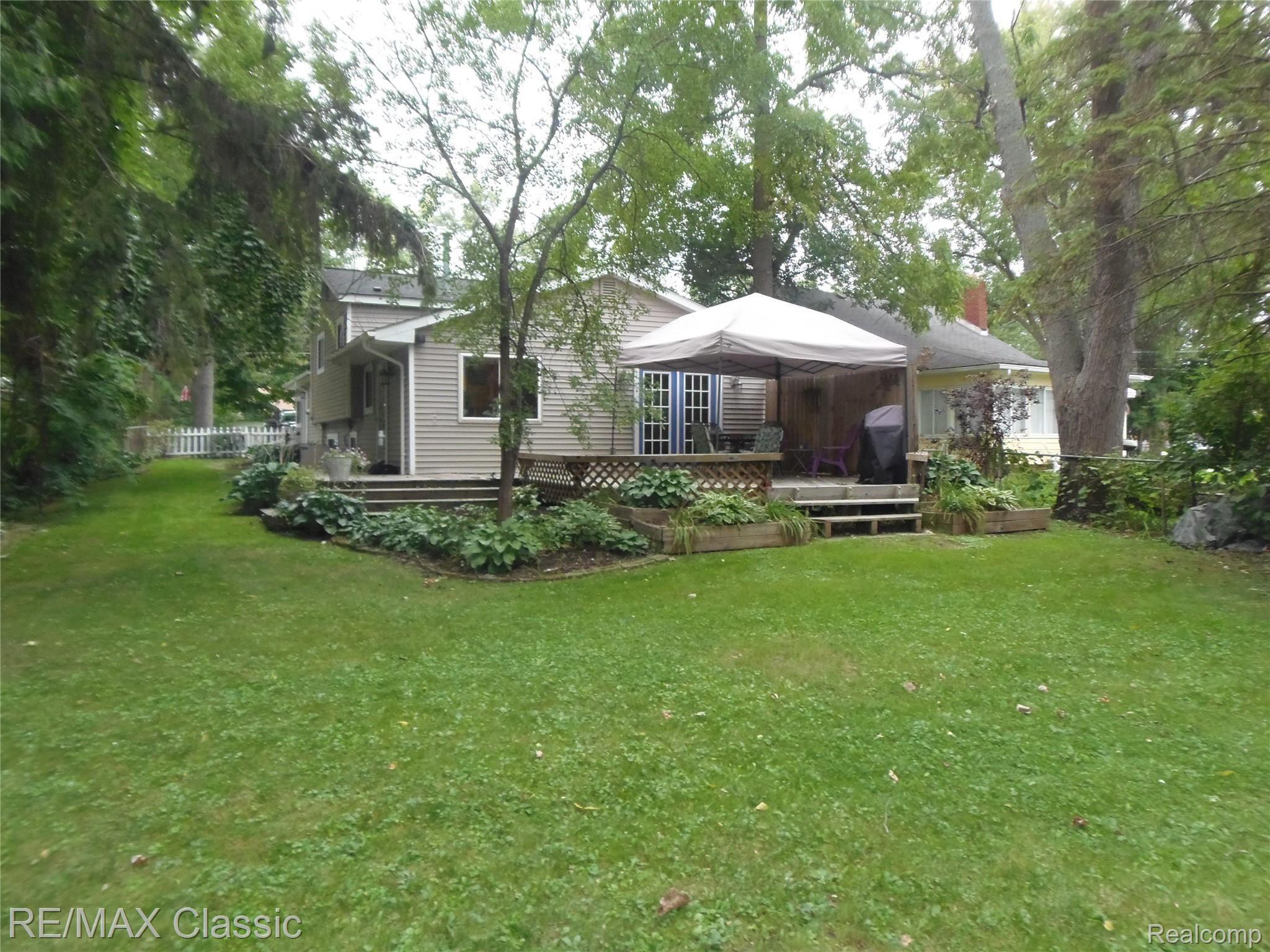 5111 Reymont Road Waterford, MI 48327 - Photo 7 of 47 backyard.JPG