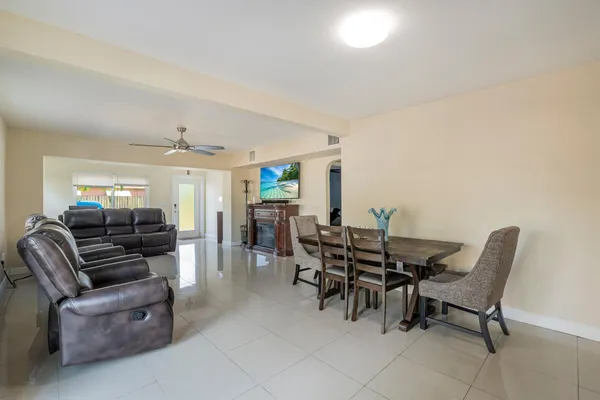 $4,000 | 6824 Southwest 5th Street, Pembroke Pines, FL 33023