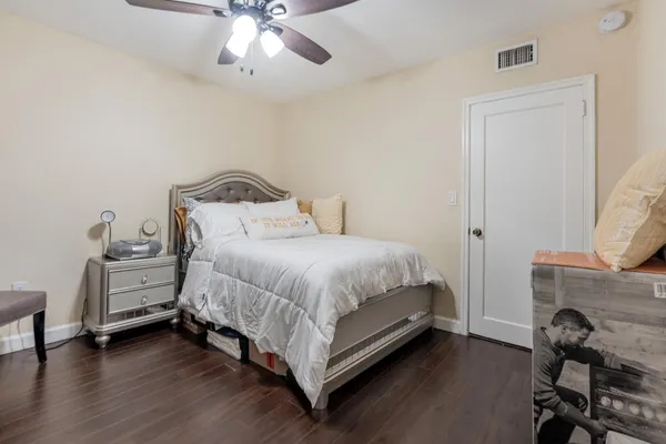 $4,000 | 6824 Southwest 5th Street, Pembroke Pines, FL 33023