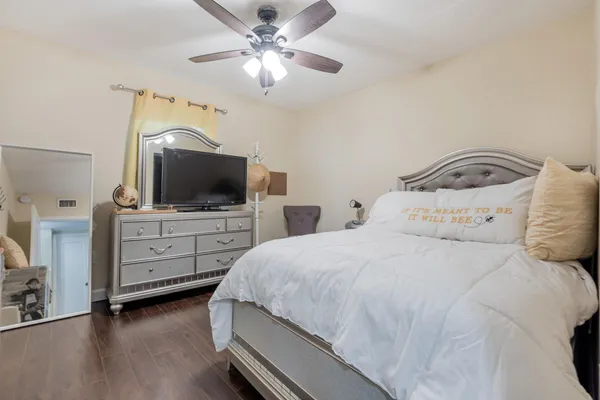 $4,000 | 6824 Southwest 5th Street, Pembroke Pines, FL 33023