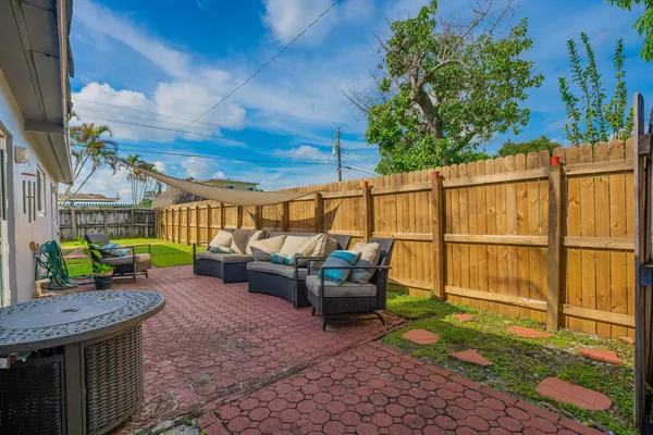 $4,000 | 6824 Southwest 5th Street, Pembroke Pines, FL 33023