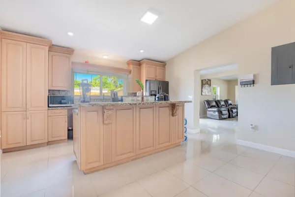 $4,000 | 6824 Southwest 5th Street, Pembroke Pines, FL 33023