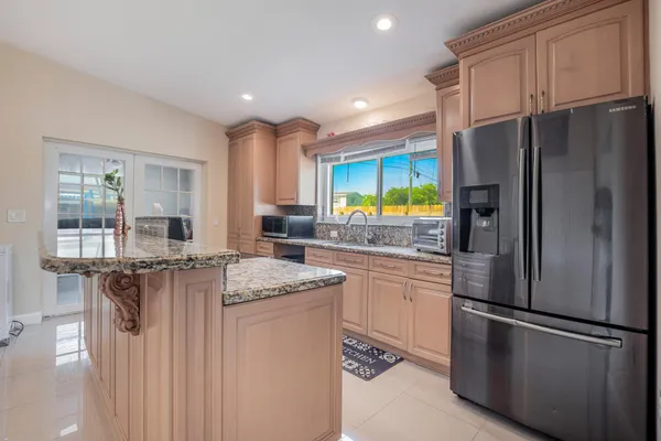 $4,000 | 6824 Southwest 5th Street, Pembroke Pines, FL 33023