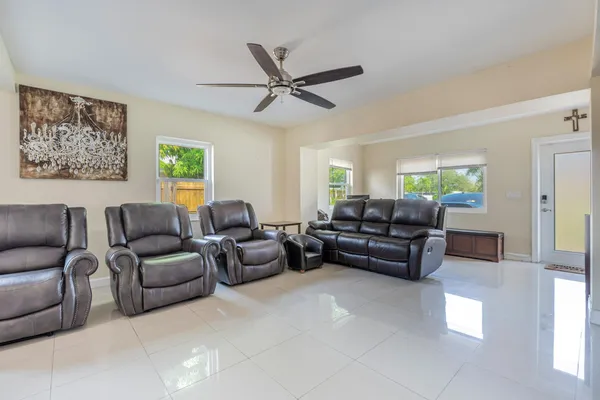 $4,000 | 6824 Southwest 5th Street, Pembroke Pines, FL 33023