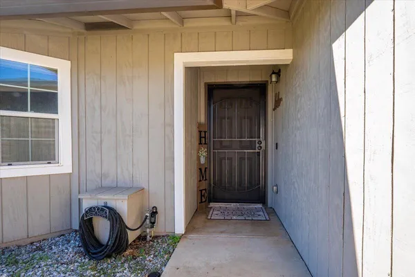a view of entryway with a sink