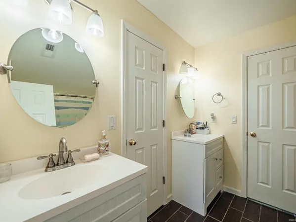 $644,900 | 3466 Pineridge Drive, Newburgh, IN 47630