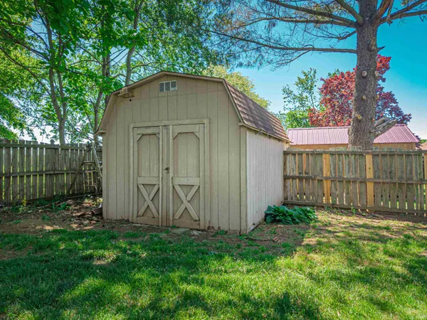 $644,900 | 3466 Pineridge Drive, Newburgh, IN 47630