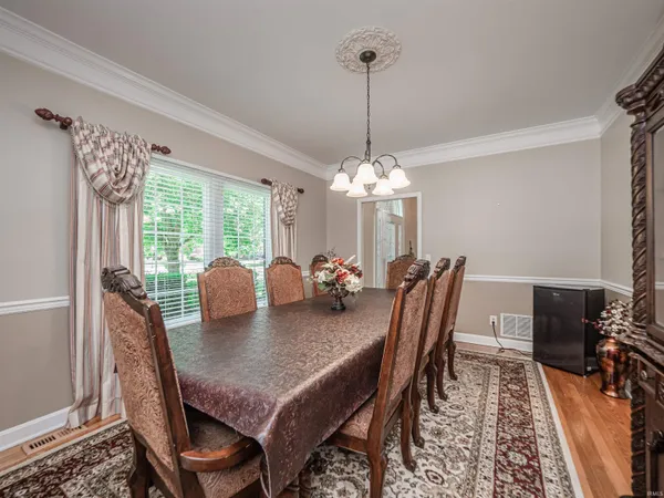 $644,900 | 3466 Pineridge Drive, Newburgh, IN 47630