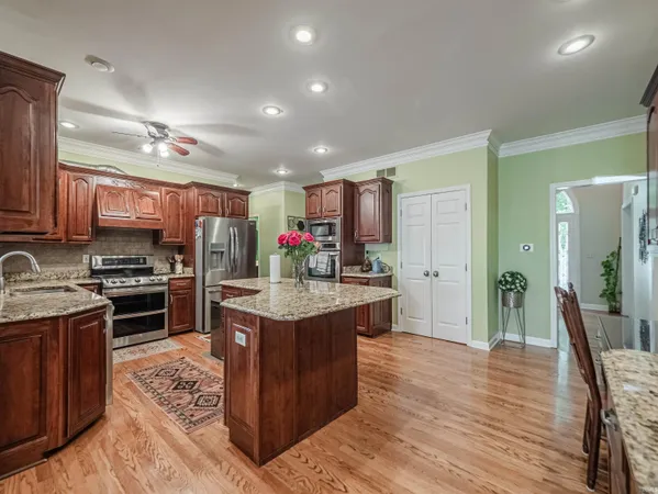 $644,900 | 3466 Pineridge Drive, Newburgh, IN 47630