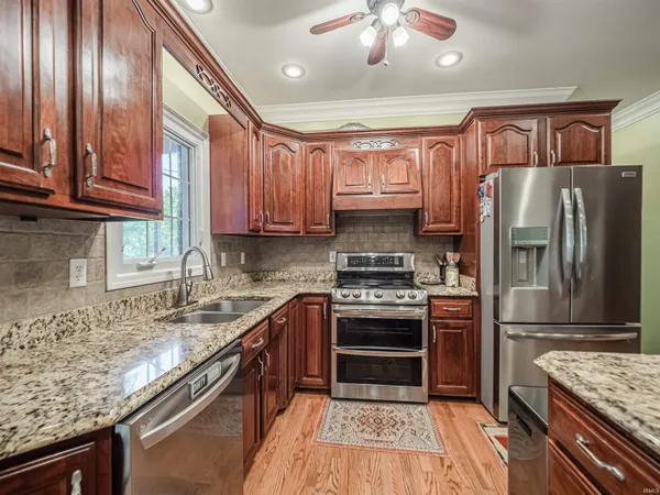 $644,900 | 3466 Pineridge Drive, Newburgh, IN 47630