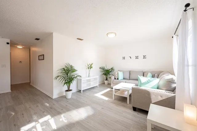 $319,900 | 1690 40th Street South, St. Petersburg, FL 33711