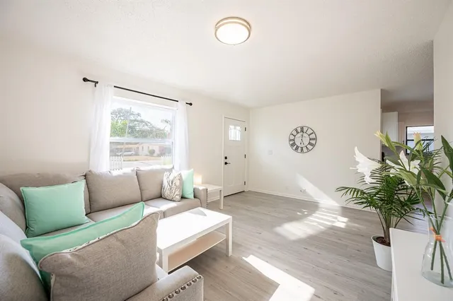 $319,900 | 1690 40th Street South, St. Petersburg, FL 33711