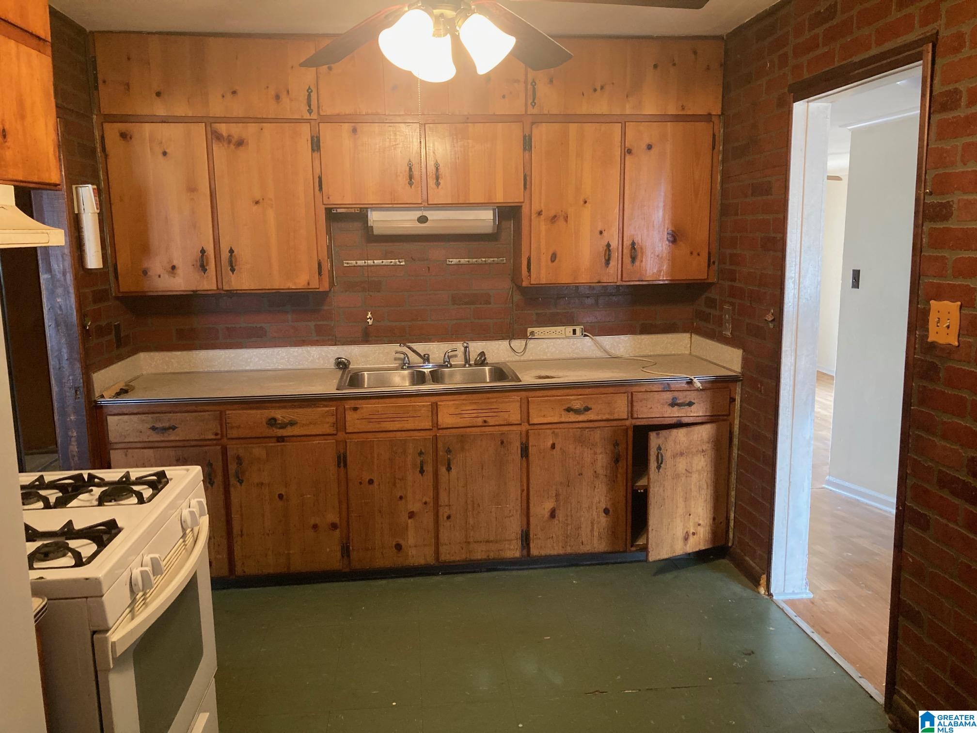 241 10th Avenue Birmingham, AL 35211 - Photo 6 of 14